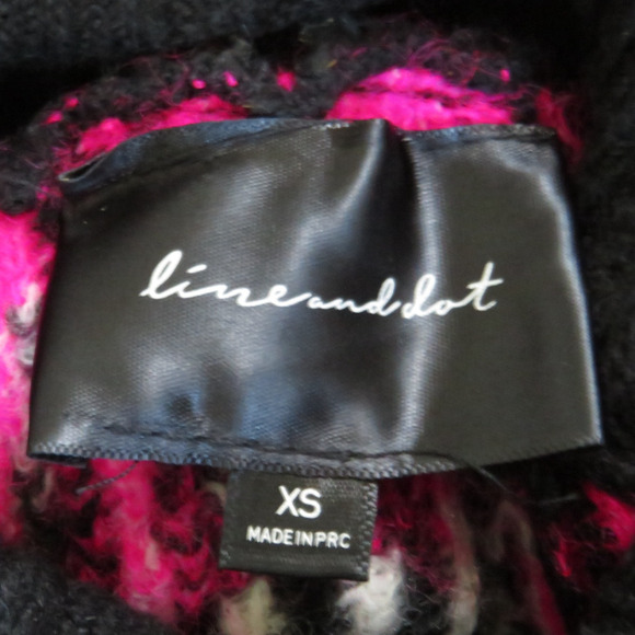 Line & Dot Black and Pink Patterned Turtleneck Sweater - Picture 8 of 12
